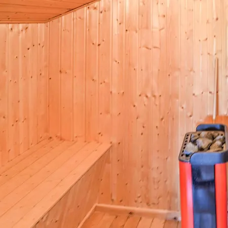 Beach Front Home In Lokken With Sauna بيت للعطل *