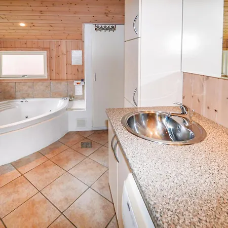 Beach Front Home In Lokken With Sauna بيت للعطل