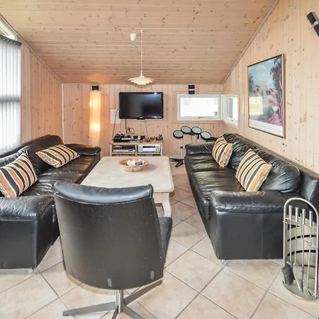 بيت للعطل Beach Front Home In Lokken With Sauna *