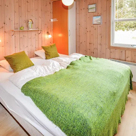 Beach Front Home In Lokken With Sauna بيت للعطل Løkken